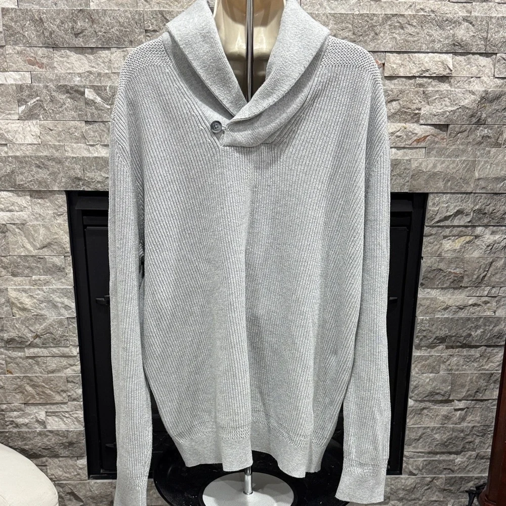 Banana Republic Men’s Light Gray Sweater
